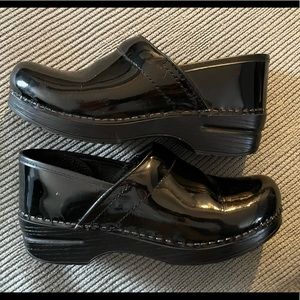 Dansko clogs size 38 ❤️ Worn a few times! Super comfy!